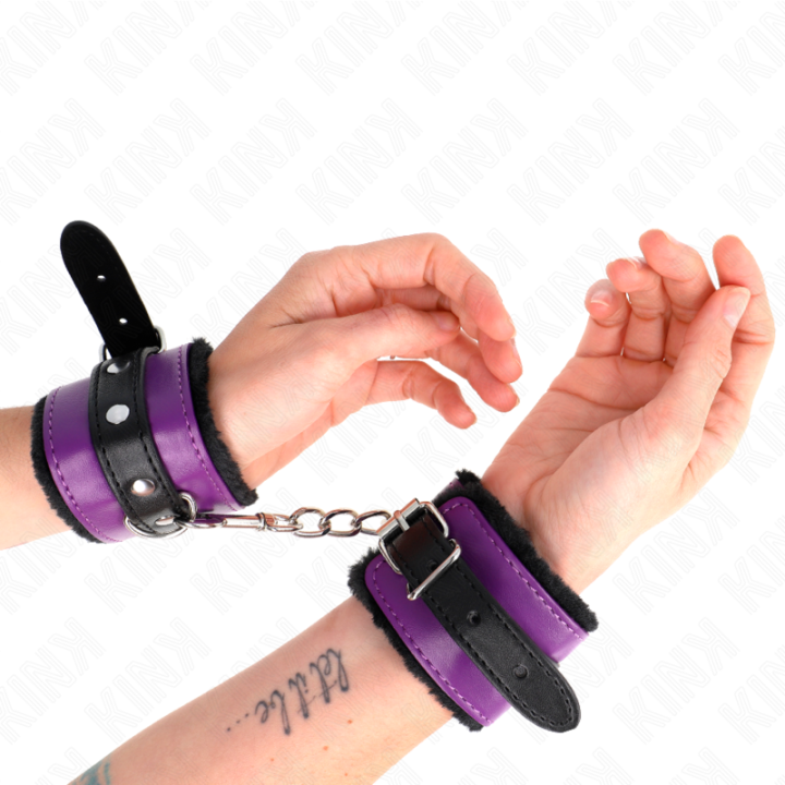 Kink - Premium Pelzgefütterte Handgelenkfesseln Schwarz Mit Lila / Schwarzer Gürtel Verstellbar 17-29 cm x 6 cm