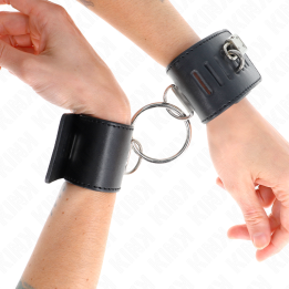 Kink - Fixed Wrist Restraints With Ring And Padlock Closure Black Adjustable 16-23 cm x 5.5 cm