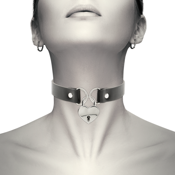 Coquette Chic Desire - Vegan Leather Necklace With Heart Accessory With Key