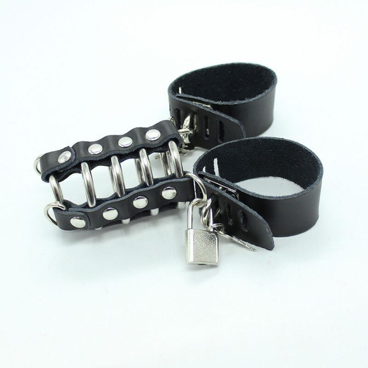Ohmama Fetish - Jaula Pene Con Anillas Metalicas y Correas Piel