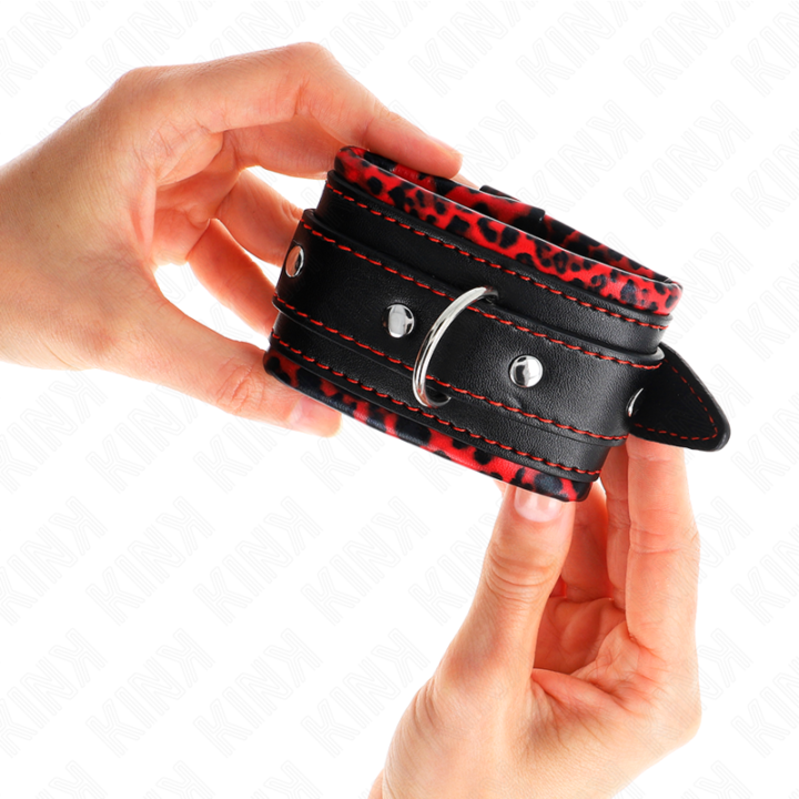 Kink - Fur Lined Wrist Restraints Red / Black Adjustable 17-29 cm x 6 cm