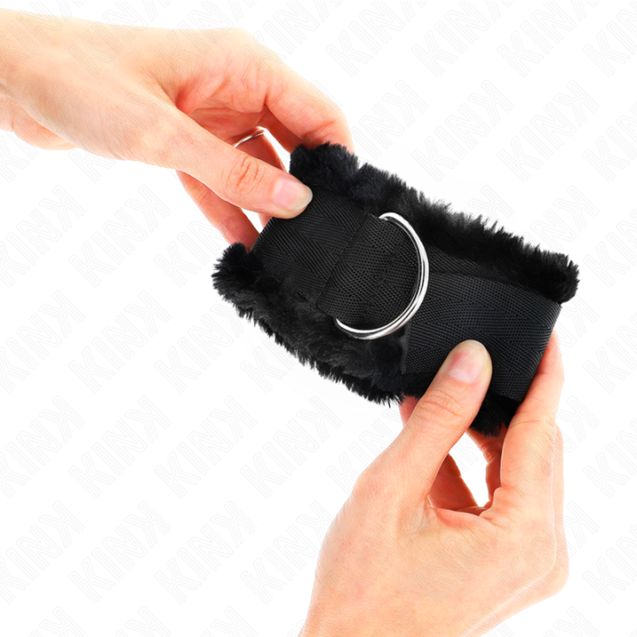 Kink - Furry Lined Wrist Restraints Black Adjustable 17-31 cm x 7 cm